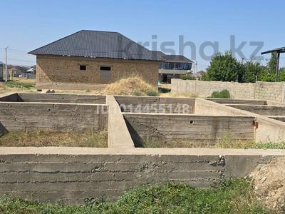 Участок · 8 соток, мкр Ынтымак-2 — улица Емби 3 в тугисе есть ориентир за 15.5 млн ₸ в Шымкенте, Абайский р-н