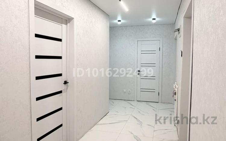 3-комнатная квартира · 97 м² · 5/5 этаж, мкр Строитель, Циолковский 1/2 за 150 000 ₸ в Уральске — фото 2