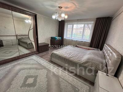 Жеке үй · 7 бөлме · 200 м² · 27 жүзд., Туганбаева 14 — Рыскулова, бағасы: 30 млн ₸ в Таразе