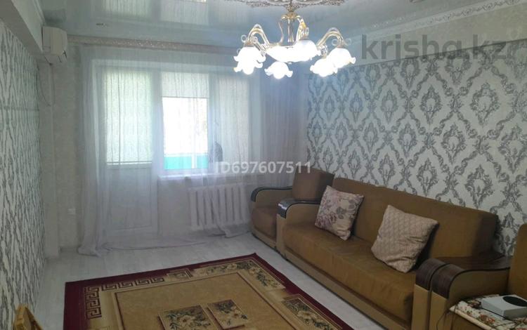 3-бөлмелі пәтер, 60 м², 3/5 қабат ай сайын, мкр Центральный 9, бағасы: 180 000 〒 в Атырау, мкр Центральный — фото 2