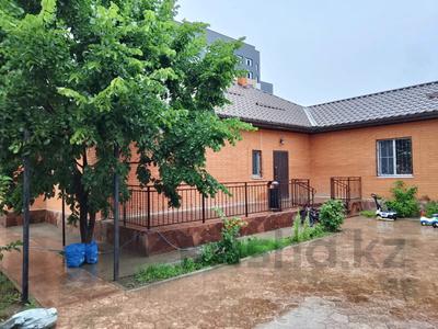Отдельный дом · 5 комнат · 230 м² · 10 сот., мкр Жеруйык, Кусан Нарембаев за 72 млн 〒 в Атырау