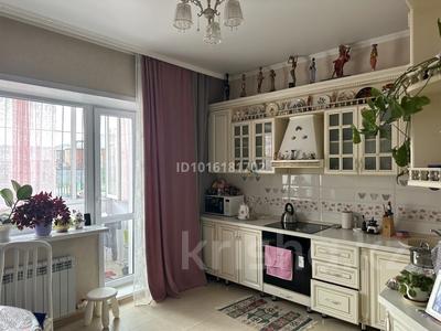 3-бөлмелі пәтер · 80 м² · 1/3 қабат, Гүлдер 2 ш/а. 10 А — Микрорайон Таугуль, бағасы: 300 000 ₸ в Караганде, Казыбек би р-н