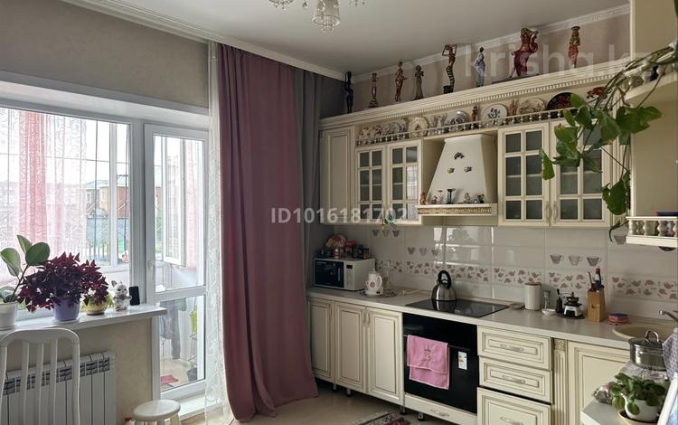 3-комнатная квартира · 80 м² · 1/3 этаж, мкр Юго-Восток, Мкр Гульдер 2 10 А — Микрорайон Таугуль за 300 000 ₸ в Караганде, Казыбек би р-н — фото 2