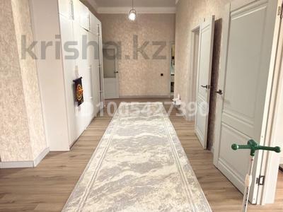 5-комнатная квартира · 225 м² · 4/4 этаж, Санкибай батыра 253 за 48 млн 〒 в Актобе