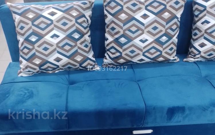 2-бөлмелі пәтер · 54 м² · 1/5 қабат, мкр 11 27 — За супермаркетом "Дина",первая арка, бағасы: 180 000 ₸ в Актобе — фото 20