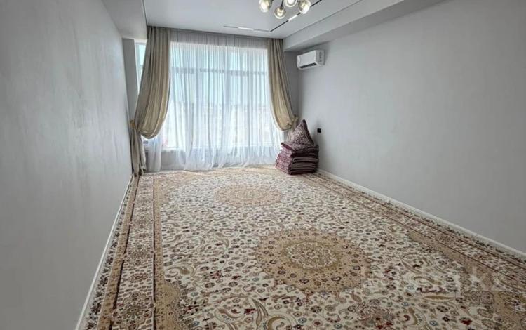 2-бөлмелі пәтер · 77 м² · 4/5 қабат, мкр Самал, Мкрн Самал 15, бағасы: 28 млн ₸ в Атырау — фото 2
