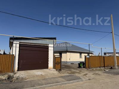 Отдельный дом · 10 комнат · 300 м² · 10 сот., Мұстафа шоқай 49 — Қарақас дүкен за 52 млн ₸ в Кояндах