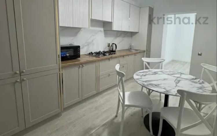 1-бөлмелі пәтер · 50 м² · 1/5 қабат, Алтын орда ш/а. 11а к2, бағасы: 220 000 ₸ в Актобе, мкр. Алтын орда — фото 2