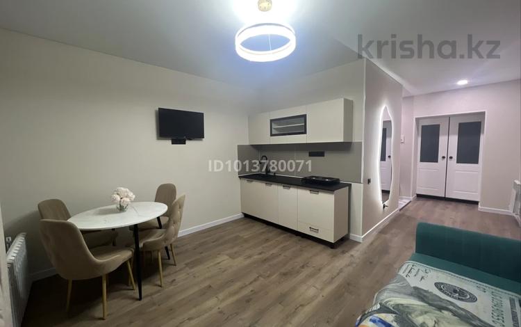 2-комнатная квартира · 42 м² · 1/7 этаж, Муканова 51 за 15 000 ₸ в Караганде, Казыбек би р-н — фото 2
