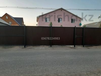 Отдельный дом · 6 комнат · 180 м² · 4 сот., Мендешева 8 — 13 школа за 55 млн 〒 в Атырау, мкр Ак депо
