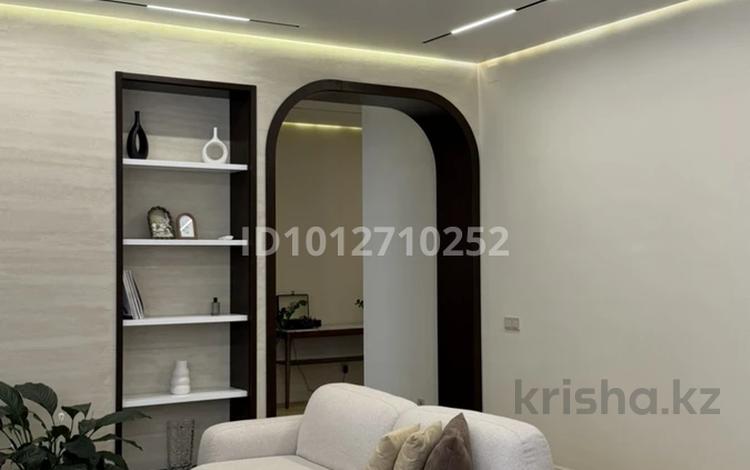 5-бөлмелі пәтер · 210 м² · 2/6 қабат, мкр Мирас, Мкр. Мирас 128 — Гольф клуб Жайлау, бағасы: 250 млн ₸ в Алматы, Бостандыкский р-н — фото 2