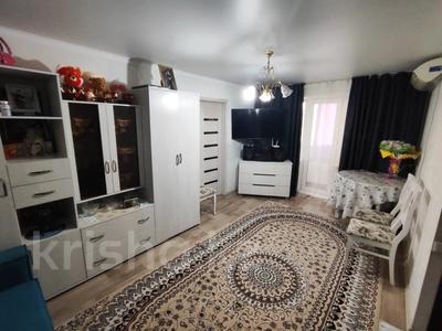 2-бөлмелі пәтер, 45 м², 4/5 қабат, Майкудук, 12й микрорайон, бағасы: 15 млн 〒 в Караганде, Алихана Бокейханова р-н