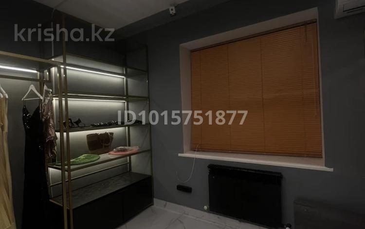 Магазины и бутики, кабинеты и рабочие места, студии · 40 м² за 400 000 ₸ в Астане, Есильский р-н — фото 2