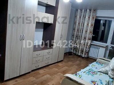 1-комнатная квартира · 32 м² · 4/6 этаж, Майкудук, Майкудук, 15й микрорайон 8 за 11 000 ₸ в Караганде, Алихана Бокейханова р-н