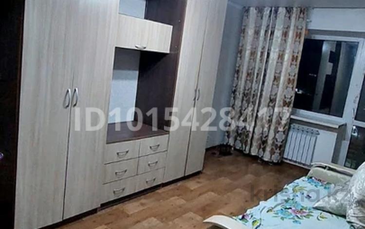 1-комнатная квартира · 32 м² · 4/6 этаж, Майкудук, Майкудук, 15й микрорайон 8 за 11 000 ₸ в Караганде, Алихана Бокейханова р-н — фото 2