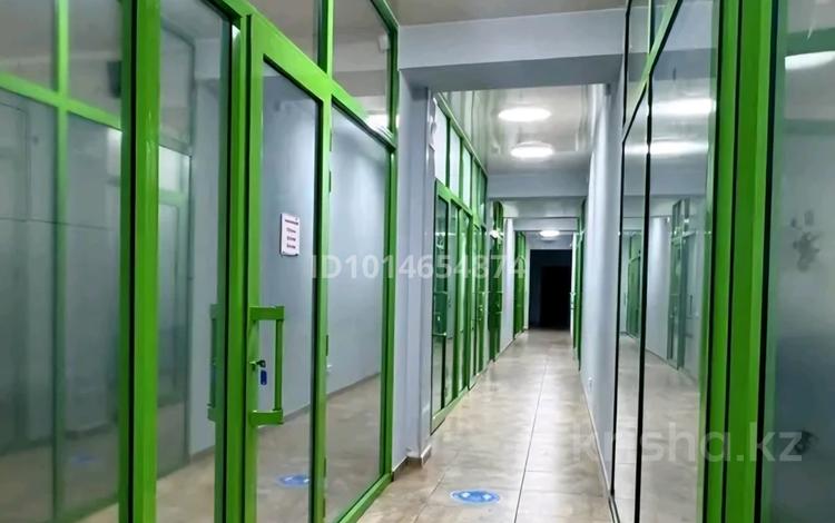 Салоны красоты, фитнес и спорт, медцентры и аптеки · 740 м² за 8 000 ₸ в Караганде, Казыбек би р-н — фото 2