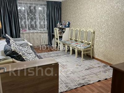 2-комнатная квартира · 47.7 м² · 4/5 этаж, Майкудук, Майкудук, 15й микрорайон 17 — Магазина Горняк и Оптима за 10.5 млн 〒 в Караганде, Алихана Бокейханова р-н
