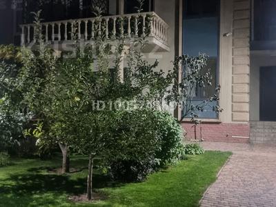 5-комнатная квартира · 200 м² · 1/3 этаж, мкр Таусамалы 223 за 1.2 млн 〒 в Алматы, Наурызбайский р-н