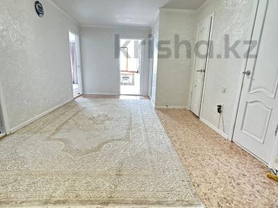 4-комнатная квартира · 112.2 м² · 7/8 этаж, мкр. Алтын орда, Молдагулова за 30.7 млн ₸ в Актобе