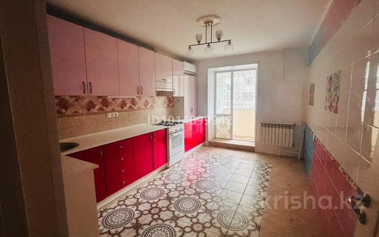 3-комнатная квартира · 86 м² · 1/10 этаж, ул. Гагарина 2/1 — Обл.Гаи за 180 000 ₸ в Уральске — фото 8