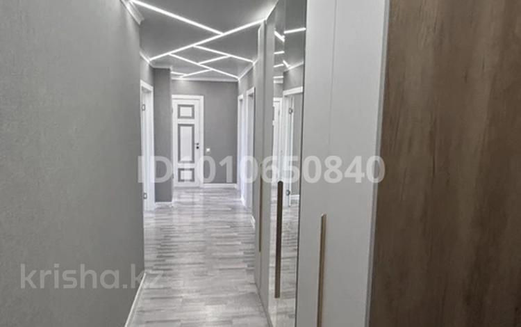 3-бөлмелі пәтер · 102 м² · 10/10 қабат, мкр Кадыра Мырза-Али 17, бағасы: 48.5 млн ₸ в Уральске — фото 2