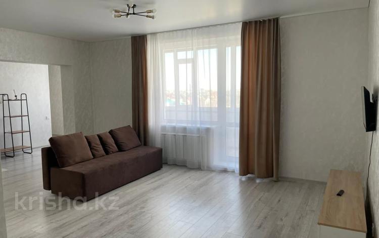 2-бөлмелі пәтер · 80.6 м² · 8/9 қабат, Военный городок 25\1 блок б, бағасы: 38 млн ₸ в Костанае — фото 2