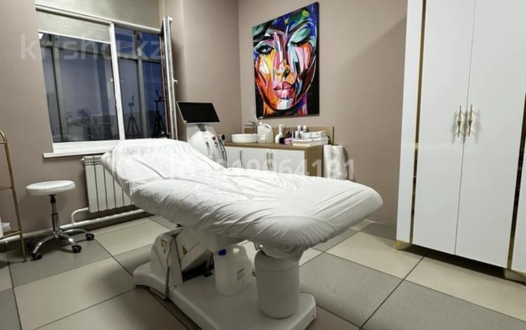 Продаётся профессиональный ЛАЗЕРНЫЙ АППАРАТ. · 20 м² за 4.8 млн 〒 в Семее — фото 2