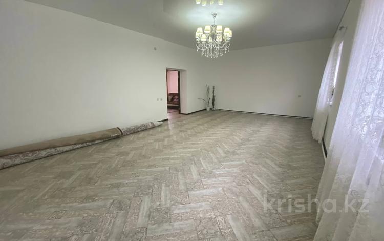 Жеке үй · 7 бөлме · 208 м² · 8 жүзд., Кеңес Нокин ауылы, Мичурина, бағасы: 20 млн ₸ в Актюбинской обл., пос Кенеса Нокина — фото 2