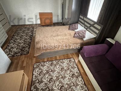 1-бөлмелі пәтер, 40 м², 4/5 қабат тәулігіне, мкр Новый Город, Нуркен Абдирова 7, бағасы: 9 000 〒 в Караганде, Казыбек би р-н