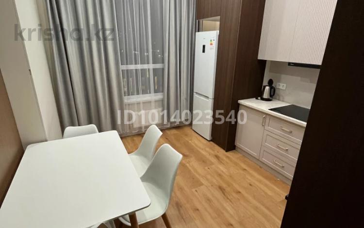 2-комнатная квартира · 60 м² · 6/12 этаж, Жубан Молдагалиев 9 за 300 000 ₸ в Астане, Нура р-н — фото 2