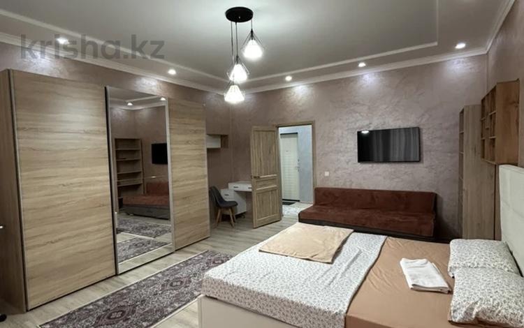 1-комнатная квартира · 50 м² · 8 этаж, 17-й мкр 21 за 200 000 ₸ в Актау — фото 2