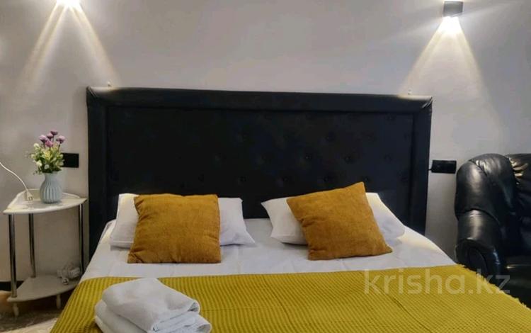 2-бөлмелі пәтер · 40 м² · 2/4 қабат, Жибек жолы 104 — Байсеитовой, бағасы: 20 000 ₸ в Алматы, Алмалинский р-н — фото 2