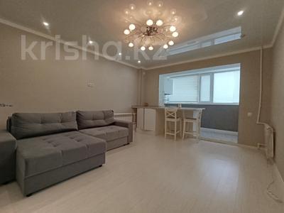 3-комнатная квартира · 64.2 м² · 2/5 этаж, Хусаинова за 23.8 млн 〒 в Уральске