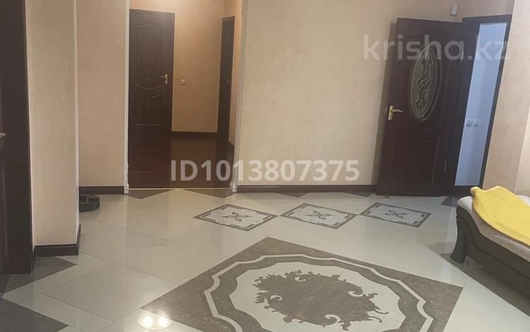 3-бөлмелі пәтер · 152.2 м² · 4/5 қабат, мкр Шубар, Кабанбай батыра, бағасы: 98 млн ₸ в Астане, Есильский р-н — фото 2
