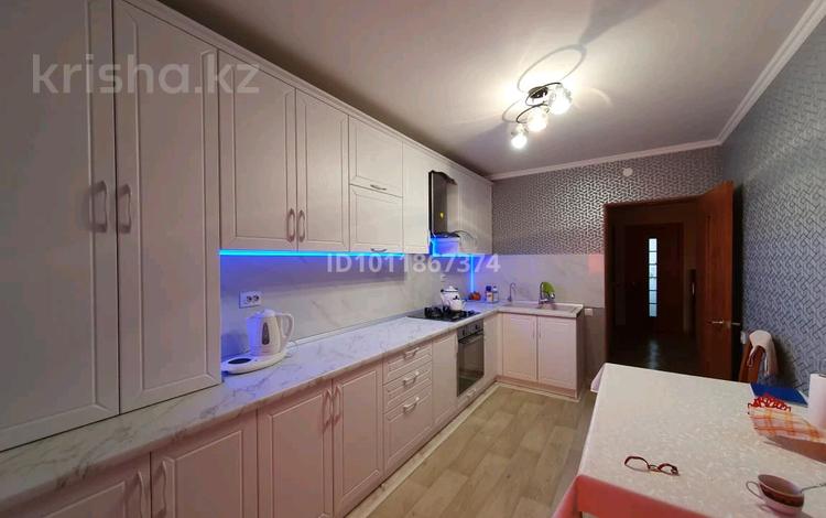 3-бөлмелі пәтер · 86 м² · 8/10 қабат, 12-й мкр. 43А, бағасы: 28.5 млн ₸ в Актобе — фото 2