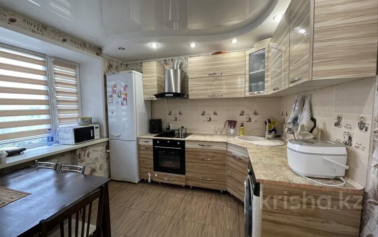 3-комнатная квартира · 67 м² · 9/9 этаж, Пермитина 31 — Р-н пл. Республики за 330 000 ₸ в Усть-Каменогорске — фото 2