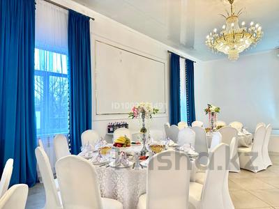 Свободное назначение, бани, гостиницы и зоны отдыха, развлечения · 1500 м² за 285 млн 〒 в Караганде, Казыбек би р-н