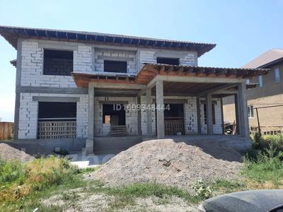 Отдельный дом · 6 комнат · 350 м² · 8 сот., Абылай хана — Центральная улица за 46 млн 〒 в Кемертогане