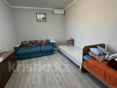 Часть дома · 1 комната · 30 м² · 8 сот., Самал-3 Естемес би 10 за 100 000 ₸ в Шымкенте