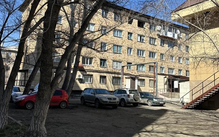 1-комнатная квартира, 30 м², 2/5 этаж, мкр Новый Город, Лободы за 6 млн 〒 в Караганде, Казыбек би р-н — фото 2