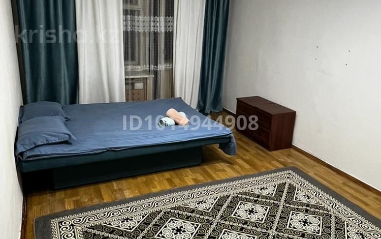 1-бөлмелі пәтер · 55 м² · 2/5 қабат, Курмангазы 163 — В центре города Школьник, бағасы: 10 000 ₸ в Уральске, мкр Школьник — фото 7