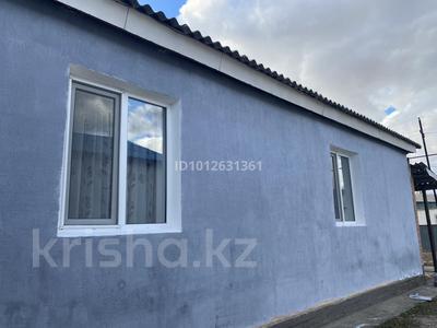 Отдельный дом · 3 комнаты · 100 м², мкр Атырау, Станционная 4 2 — Рядом Акбосага за 130 000 ₸
