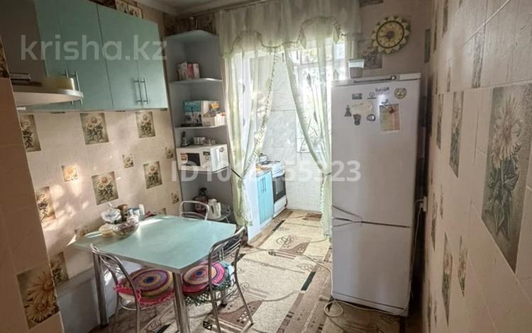 3-бөлмелі пәтер · 64 м² · 5/5 қабат, Алатау ш/а. 100 — Братская улица, бағасы: 18 млн ₸ в Таразе, мкр Алатау — фото 2