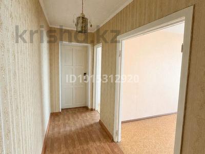 3-комнатная квартира · 65 м² · 7/9 этаж, Майкудук, Мкр Восток-2 5 — ТЦ Ануар за 16 млн ₸ в Караганде, Алихана Бокейханова р-н