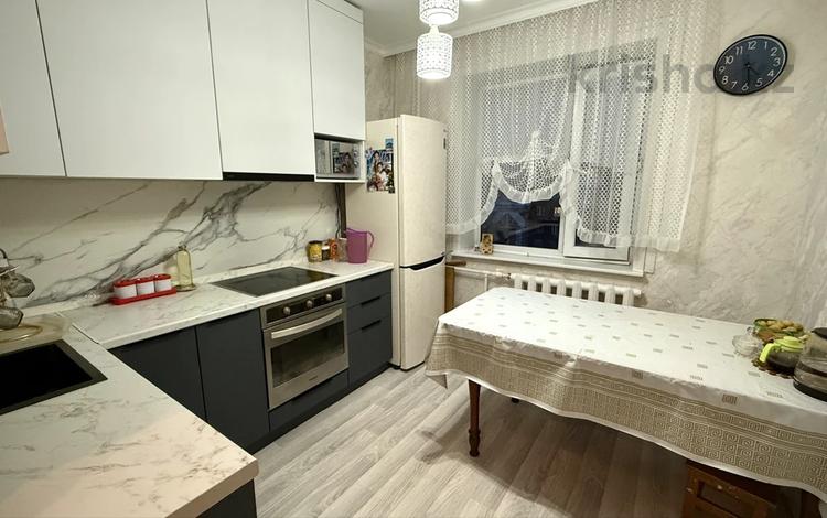 3-бөлмелі пәтер · 65 м² · 4/9 қабат, Гүлдер 3 ш/а., бағасы: 28 млн ₸ в Караганде, Казыбек би р-н — фото 2