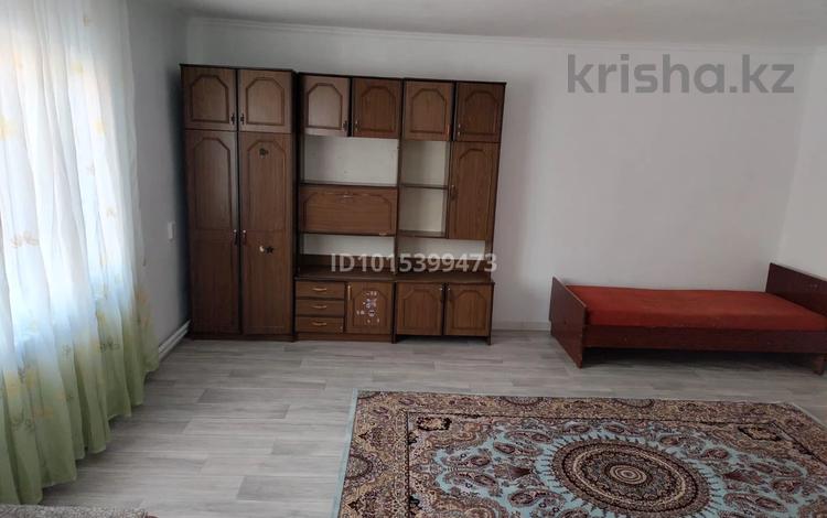 Жеке үй · 1 бөлме · 60 м² · 10 жүзд., Переулок Красногвардейский 14 — Рядом стадион Спартак, бағасы: 100 000 ₸ в Семее — фото 2