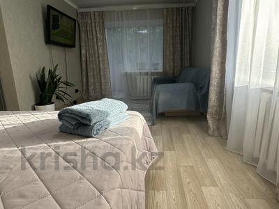 1-комнатная квартира · 33 м² · 3/5 этаж, мкр Новый Город, Ермекова 39 Вокзал ,45 39 — Бухар жырау -Ермекова за 10 000 ₸ в Караганде, Казыбек би р-н