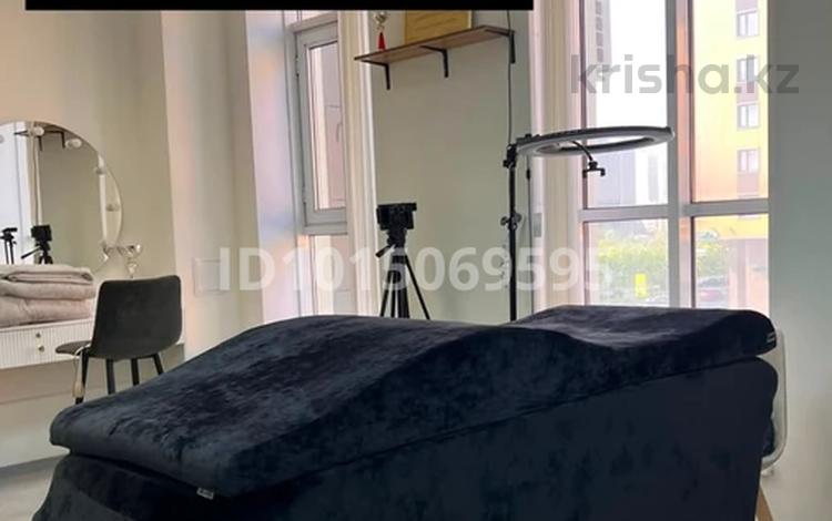 Салоны красоты · 30 м² за 65 000 ₸ в Астане, Есильский р-н — фото 2