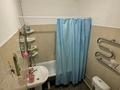 2-комнатная квартира · 55 м² · 5/5 этаж, мкр Арай-2 18 — Сдам 2-комнатную квартиру в мкр. Арай-2 Сдается просторная и светлая 2-комнатная квартира на 5 этаже. В квартире выполнен свежий косметический ремонт. Комнаты просторные и светлые, установлены пластиковые окна, металлическая входная дверь. Есть балкон. Имеется необходимое для проживания: * газовая плита; * кухонный гарнитур; * стол и стулья; * шкаф для одежды; * ванна и санузел. Чистый подъезд, спокойные соседи. Рядом находятся школы, детские сады, магазины, аптеки, остановки общественного транспорта. Квартира сдается на длительный срок порядочным и ответственным жильцам. за 100 000 ₸ в Таразе — фото 8