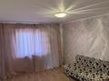 2-комнатная квартира · 55 м² · 5/5 этаж, мкр Арай-2 18 — Сдам 2-комнатную квартиру в мкр. Арай-2 Сдается просторная и светлая 2-комнатная квартира на 5 этаже. В квартире выполнен свежий косметический ремонт. Комнаты просторные и светлые, установлены пластиковые окна, металлическая входная дверь. Есть балкон. Имеется необходимое для проживания: * газовая плита; * кухонный гарнитур; * стол и стулья; * шкаф для одежды; * ванна и санузел. Чистый подъезд, спокойные соседи. Рядом находятся школы, детские сады, магазины, аптеки, остановки общественного транспорта. Квартира сдается на длительный срок порядочным и ответственным жильцам. за 100 000 ₸ в Таразе — фото 13